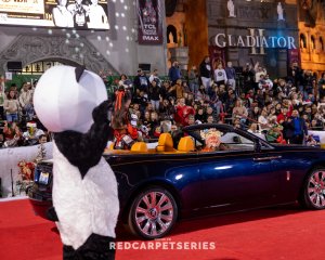 Hollywood-Christmas-Parade-2024-Photography-By-Dumisani-Maraire-Jr.-for-Red-Carpet-Series-254-of-430