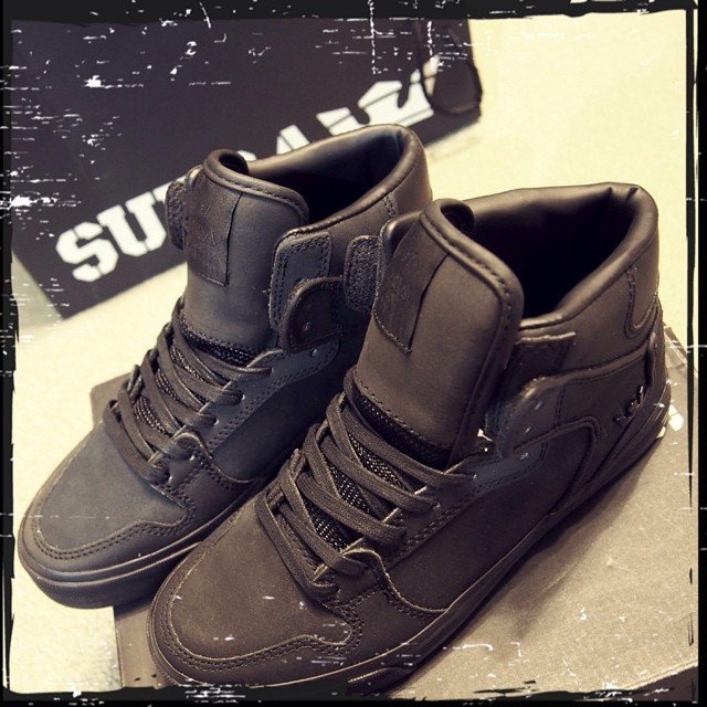 最近のお気に入りスニーカー︎ フルレングス履くこと多くなったからこのshoesピッタリ☻
ちょっとゴツイけどBlkだから合わせやすいー*\(^o^)/*…